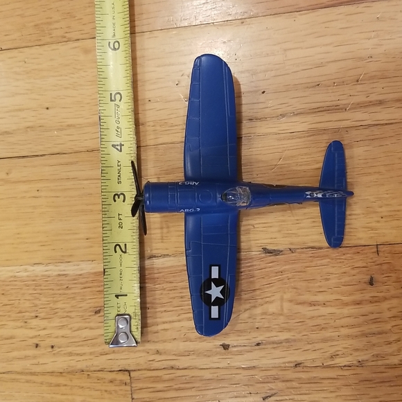 Maisto F4U-1D Corsair with stand - Picture 9 of 11